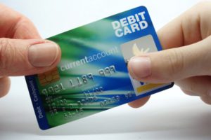 На дебетовую карту можно взять кредит